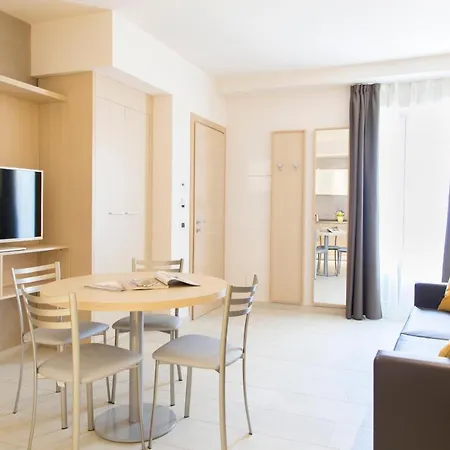 Domus Aparthotel 4*